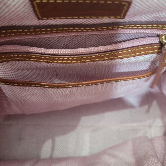 DOONEY AND BOURKE SAFFIANO KENDALL CROSSBODY BAG /WITH COIN BAG KEEY CHAIN - Picture 8 of 16